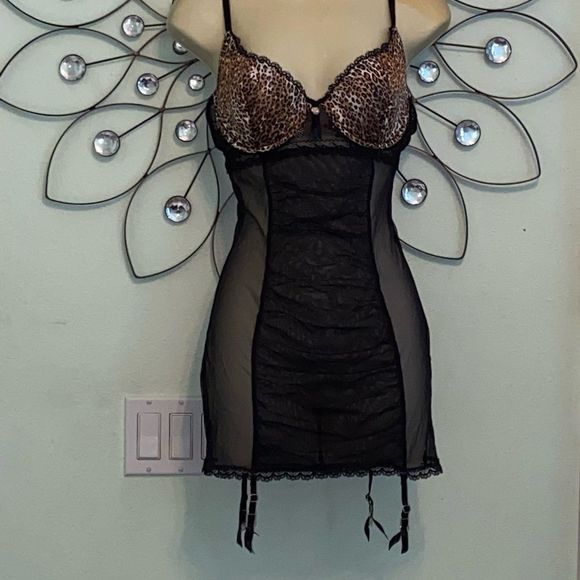New VICTORIA’S SECRET Lingerie Leopard Print with Garters 36C - Picture 2 of 6